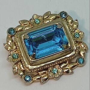 * vintage Coro blue rhinestones gold tone frame pin brooch